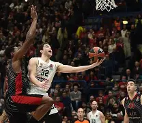 帕纳辛奈科斯内部会议纪要流出：加时末段外线爆发；世预赛使命明确；球探报告显示潜力(帕纳辛奈科体育场)