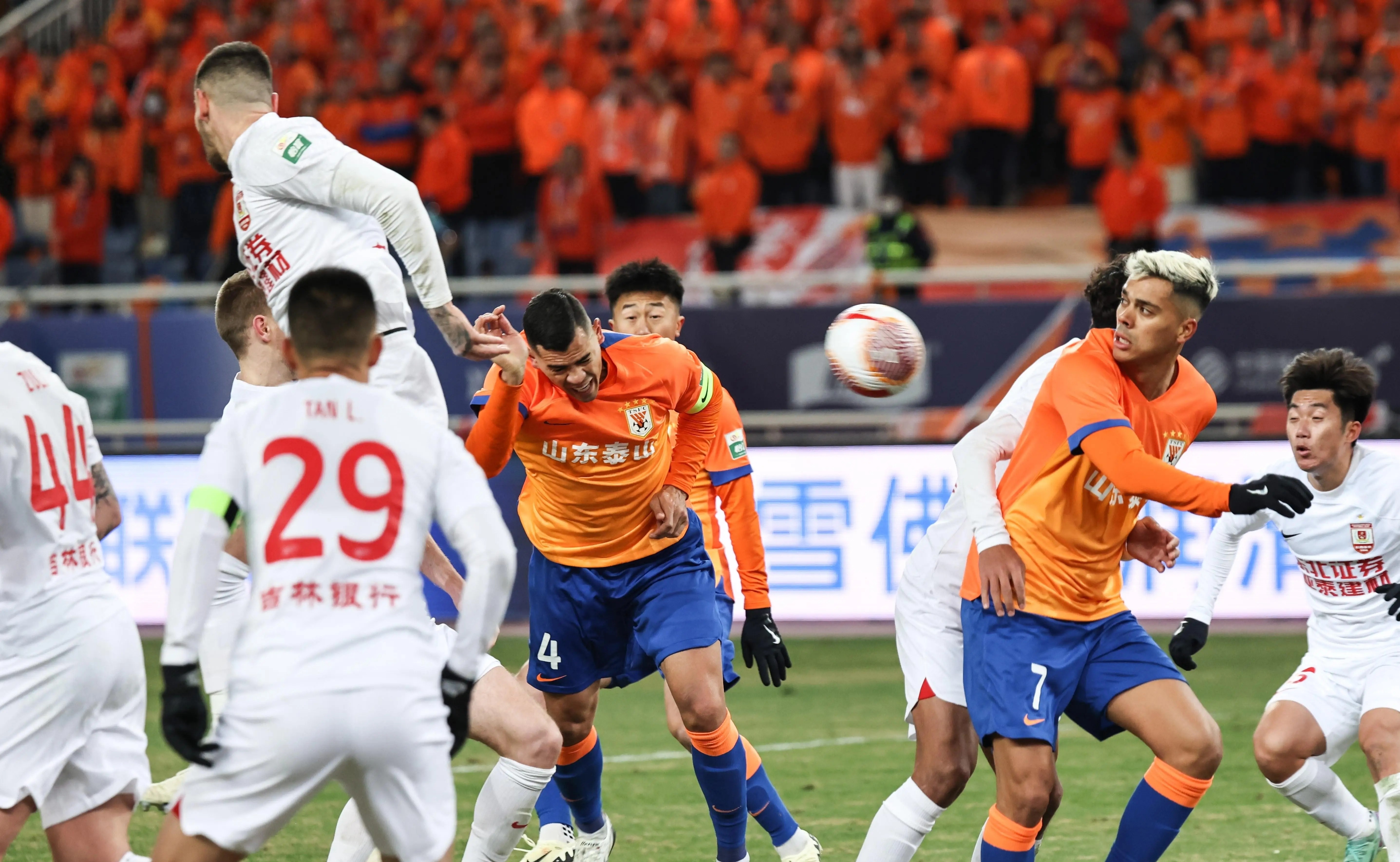 转会期中超焦点战；丹佛掘金迎来里程碑；悬念犹存；赛季目标并未改变的简单介绍