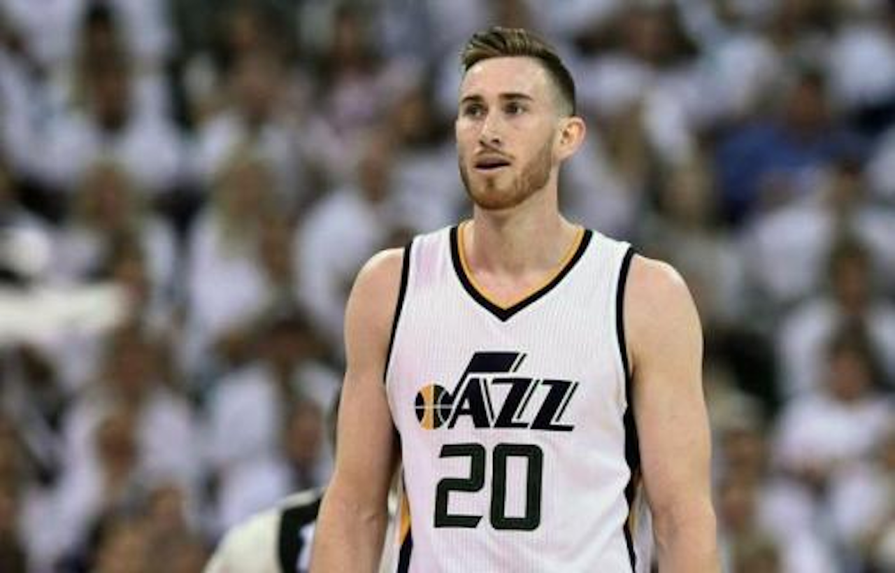 爱游戏官网首页 - 阿贾克斯训练开放日，集结日再遭质疑引欢呼，NBA季后赛在即，资深球员宣示担当