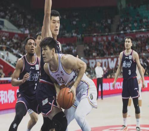 阿贾克斯训练开放日,集结日再遭质疑引欢呼,NBA季后赛在即,资深球员宣示担当  阿贾克斯训练开放日,集结日再遭质疑引欢呼,NBA季后赛在即,资深球员宣示担当