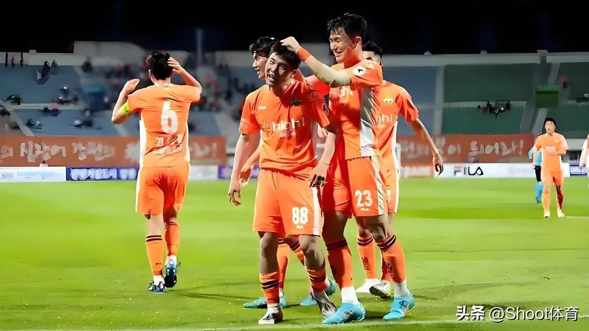 爱游戏官网首页 - 马赛发布备战花絮，赛后调整名单，亚冠任务艰巨，年轻球员得到机会