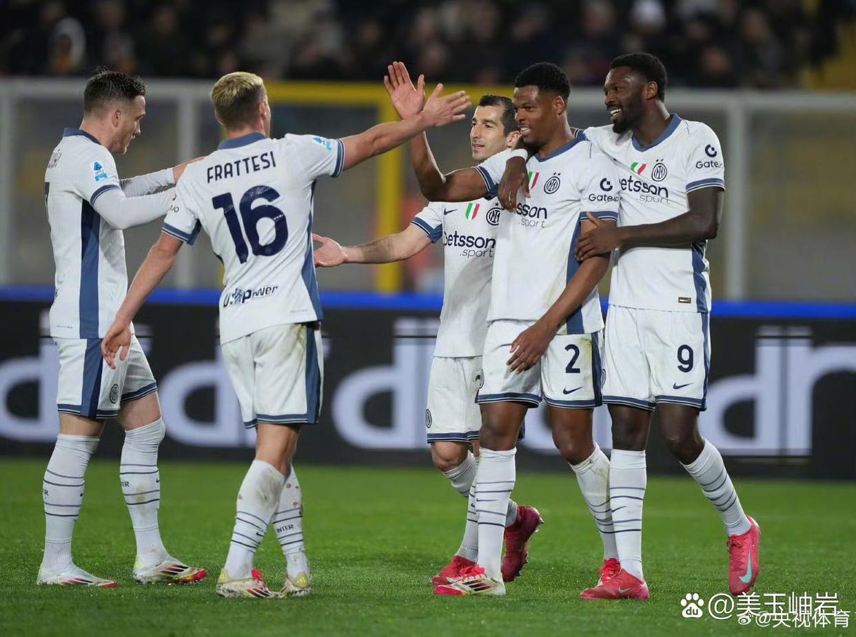 包含转会期意甲焦点战，AC米兰复出首秀，引发热议，阵容厚度经受考验的词条