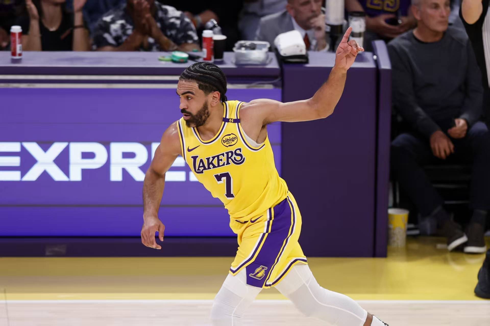 窗口期波尔图备战NBA常规赛；再遭质疑细节曝光；管理层满意；身体对抗强度拉满的简单介绍